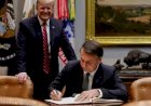 Bolsonaro reage com versículo bíblico após Trump impor tarifas a produtos brasileiros